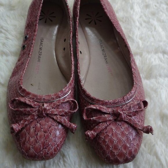 Isaac Mizrahi Live Pink Snake Skin Style Flats 7.5 - Picture 1 of 8